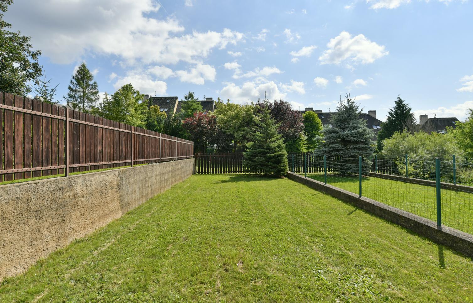 TOWNHOUSE FOR RENT, street Na Fialce I, Praha 17