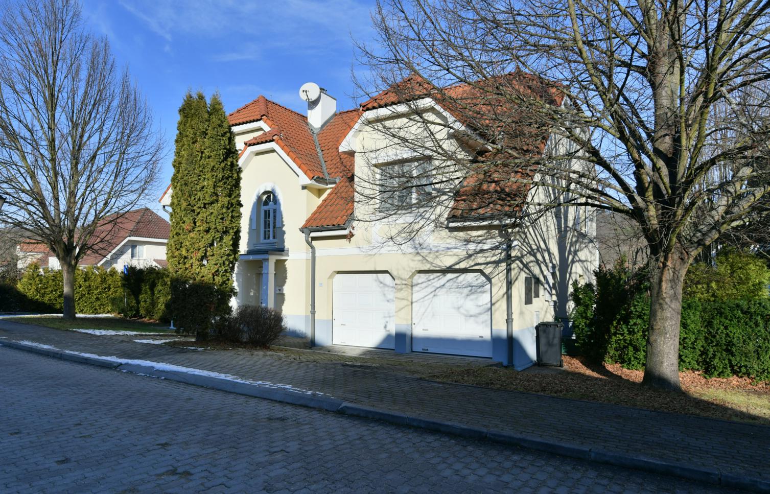 HOUSE FOR RENT, street Na Malé Šárce, Praha-Nebušice