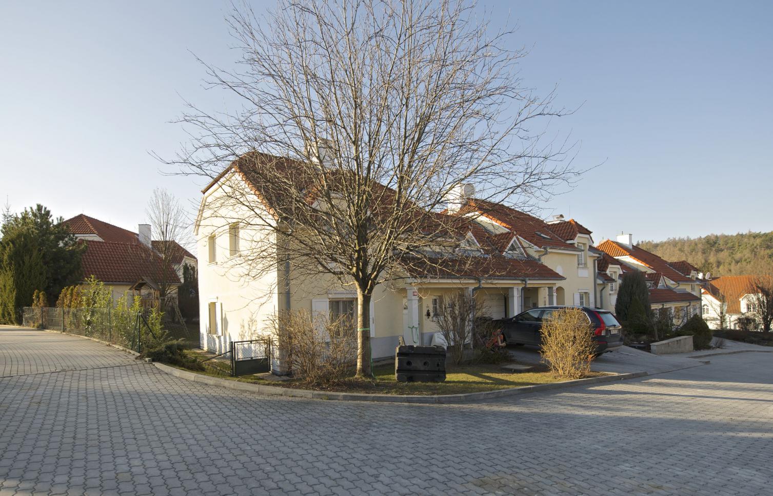 HOUSE FOR RENT, street V Oblouku, Praha-Nebušice