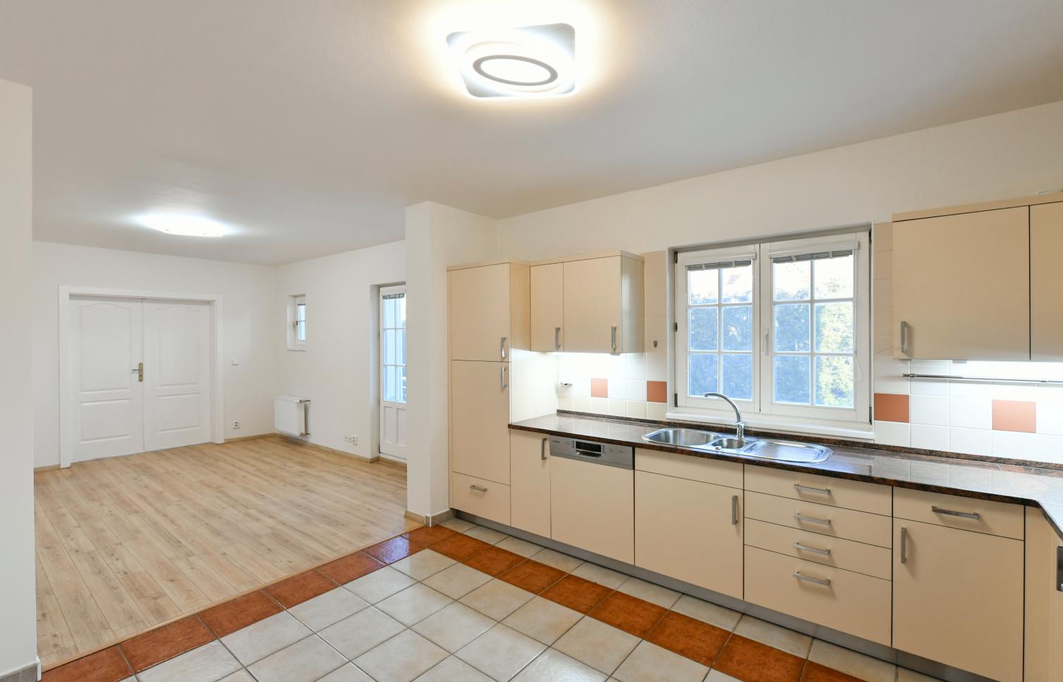 ŘADOVÝ DŮM K PRONÁJMU,  Praha-Nebušice