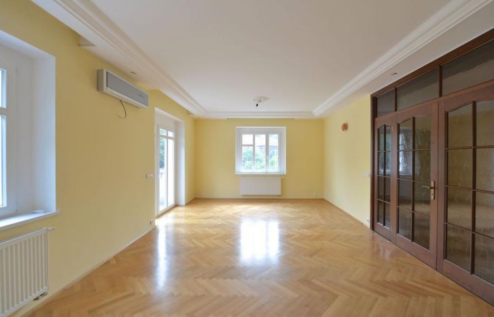 DŮM K PRONÁJMU, ul. Fráni Šrámka, Praha 5 - Smíchov